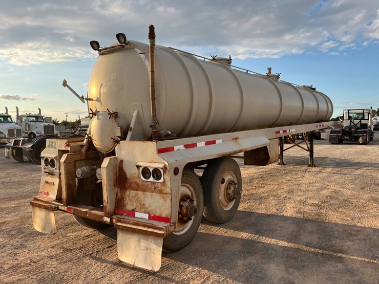 2006-v.e.-enterprises-130-bbl-steel-vacuum-trailer-image-5