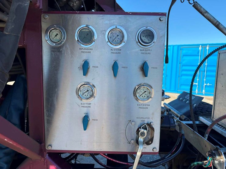 2013-peterbilt-367-image-18
