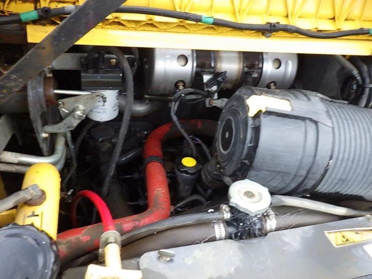new-holland-l218-image-9