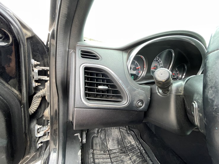#511-•-2014-chrysler-200-(has-az-title)-image-67