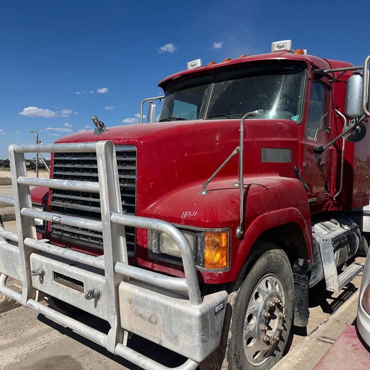 2015 MACK CHU (PINNACLE) TRI AXLE(INOPERABLE)