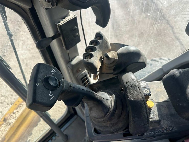 2009-caterpillar-140m-image-11
