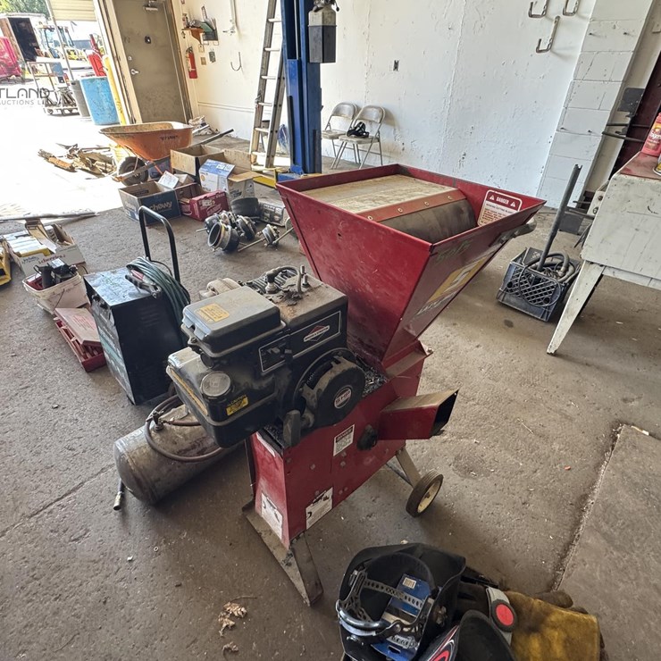 LAZY BOY 5 WOOD CHIPPER/SHREDDER BRIGGS & STRATTON LAZY BOY 5 WOOD CHIPPER/SHREDDER BRIGGS & STRATTON