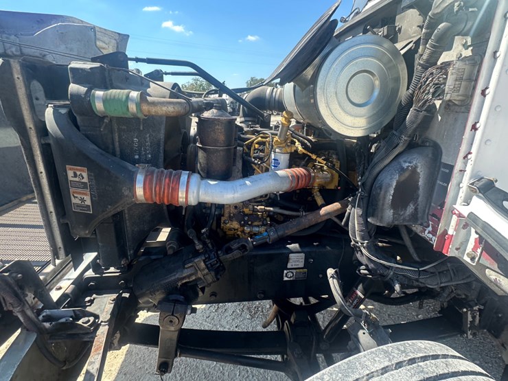 peterbilt-330-image-3