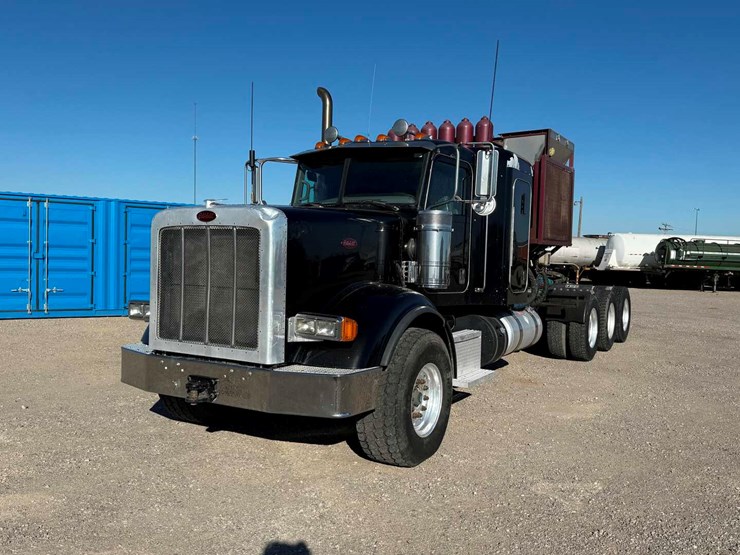 2013-peterbilt-367-image-1