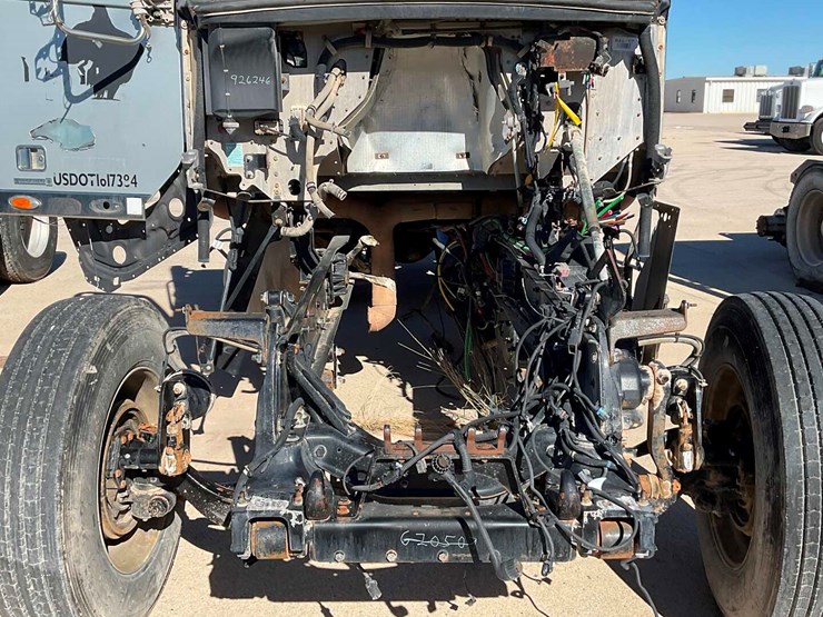 2011-freightliner-cornado-(inoperable)-image-2