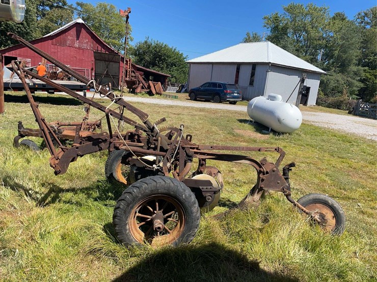 moline-2-bottom-plow-image-3