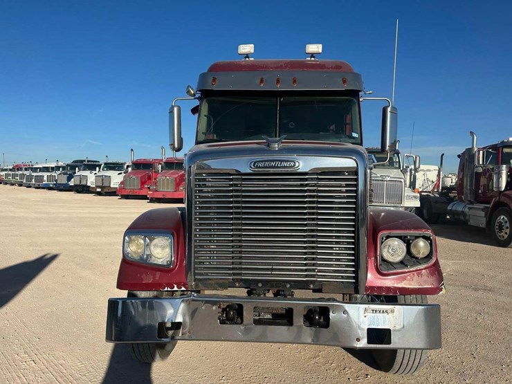 2012-freightliner-coronado-122-image-12