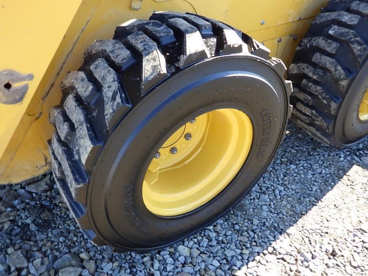 2023-caterpillar-242d3-image-33