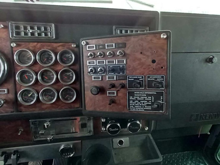 2000-kenworth-w900l-image-16