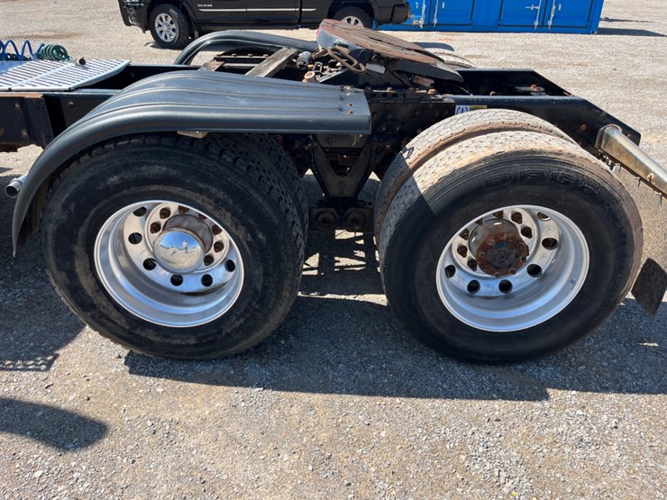 2018-kenworth-t880-image-16