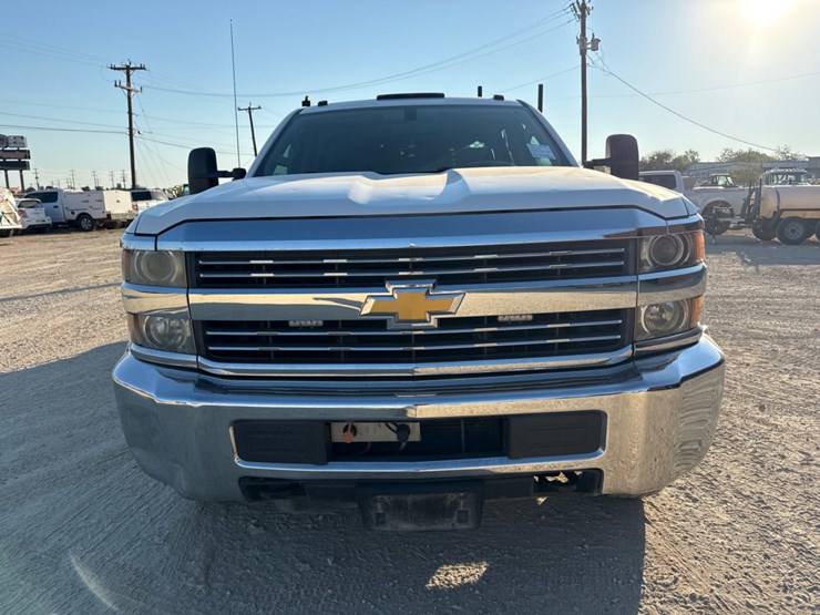 2015-chevrolet-silverado-3500hd-image-2