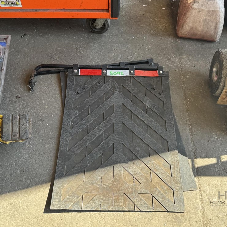 SET OF SEMI-TRUCK RUBBER MUD FLAPS SET OF SEMI-TRUCK RUBBER MUD FLAPS
