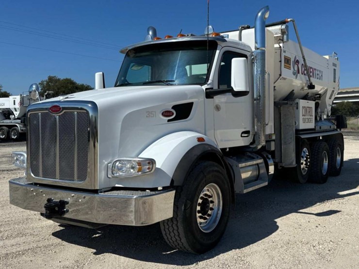 2023-peterbilt-567-image-1