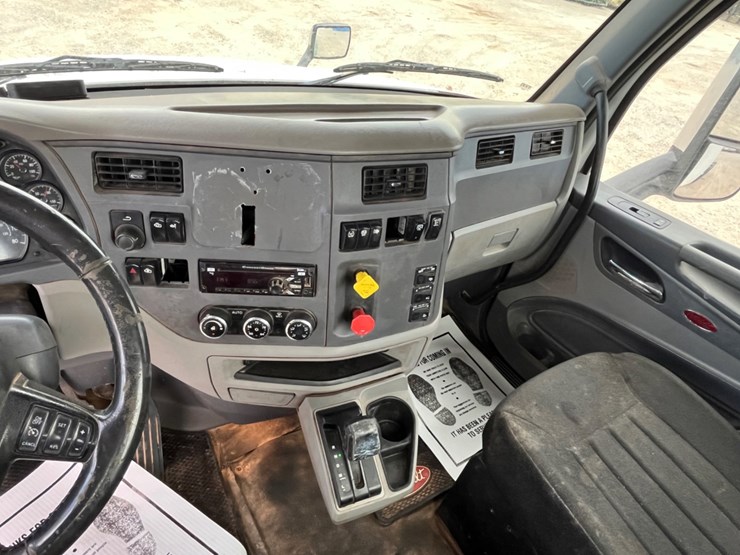 2017-peterbilt-579-image-10