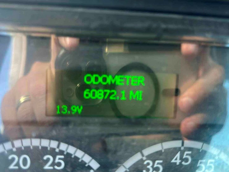 2006-freightliner-columbia-120-image-2