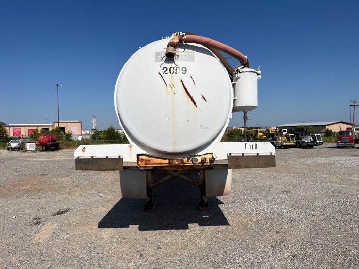 2012-gallegos-130-bbl-steel-vacuum-trailer-image-2