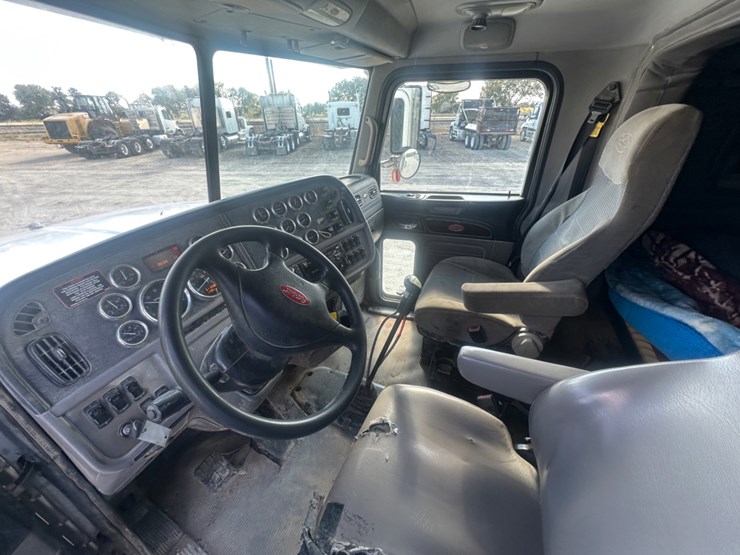 2016-peterbilt-367-image-12