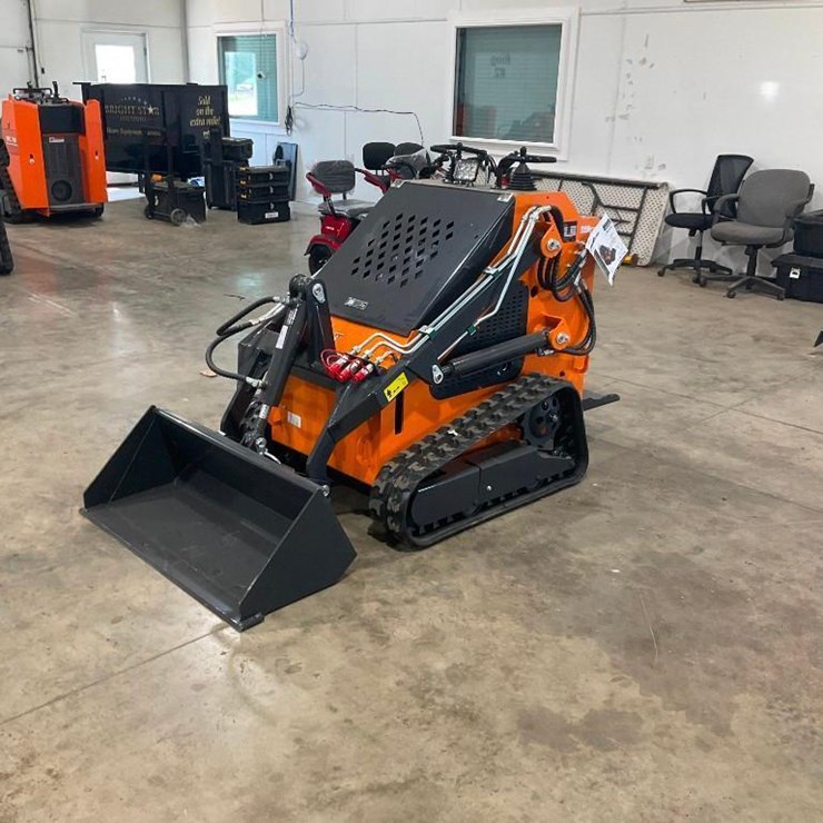 #1009 • New Land Hero LDH-T460 Mini Track Skid Steer Loader