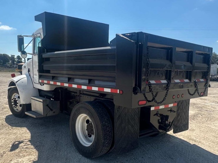 peterbilt-330-image-12