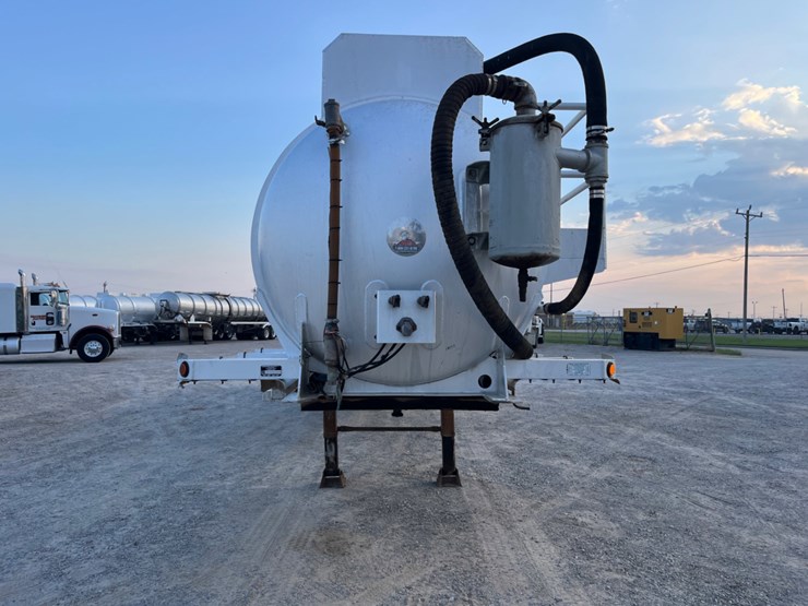 2018-dragon-150-bbl-aluminum-vacuum-trailer-image-2
