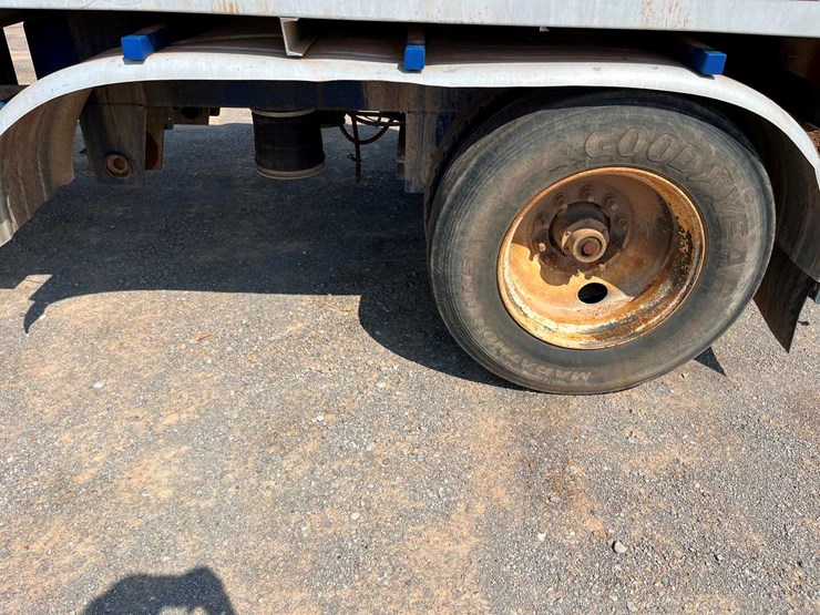 2004-dragon-150-bbl-aluminum-vacuum-trailer-image-7