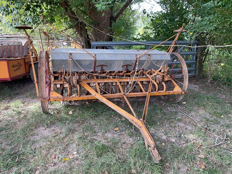 minneapolis-moline-8ft-grain-drill-image-11