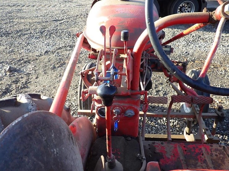 mccormick-farm-all-100-row-crop-tractor-image-25