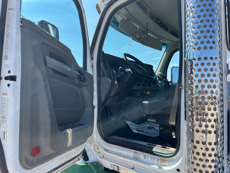 2018-kenworth-t880-image-9