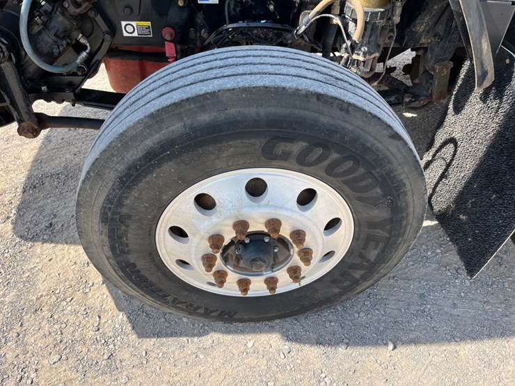 2018-kenworth-t800-image-14