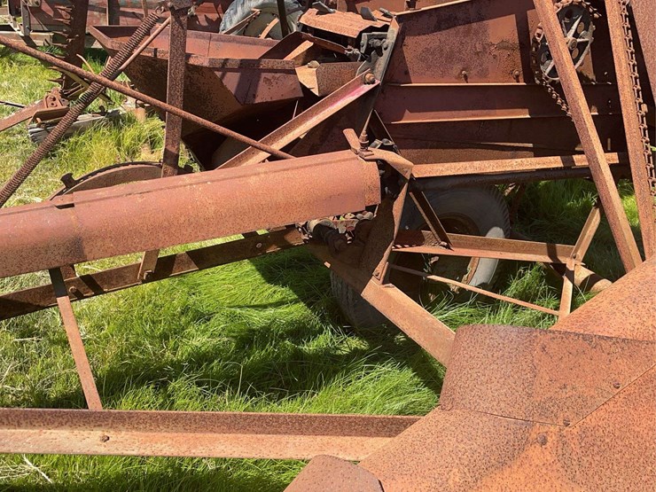 dearborn-1-row-corn-picker-image-13