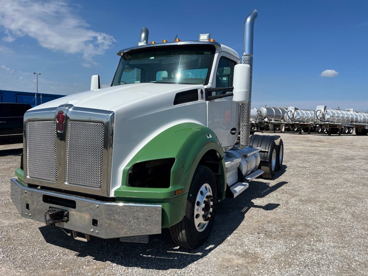 2018-kenworth-t880-image-1