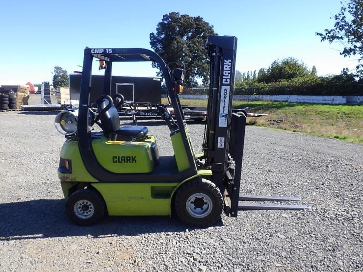 clark-cmp15-forklift-image-3