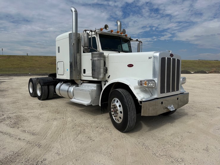 2015-peterbilt-389-image-3