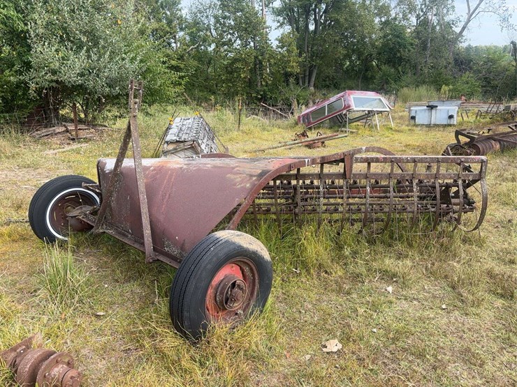 side-delivery-hay-rake-image-1
