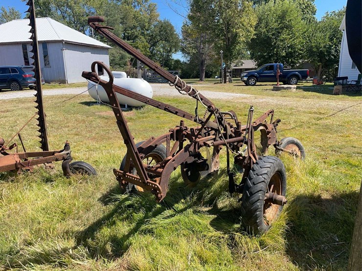 moline-2-bottom-plow-image-2