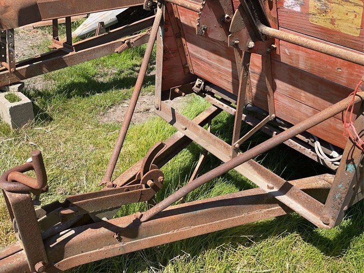 new-idea-manure-spreader-image-9