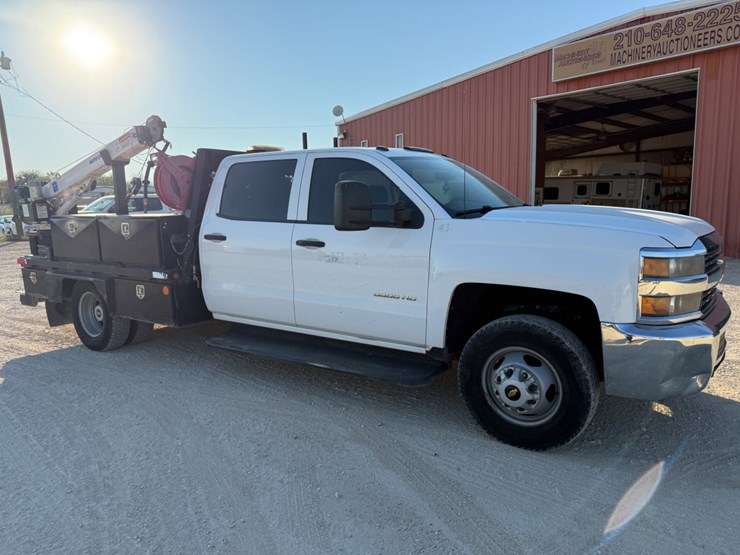 2015-chevrolet-silverado-3500hd-image-3
