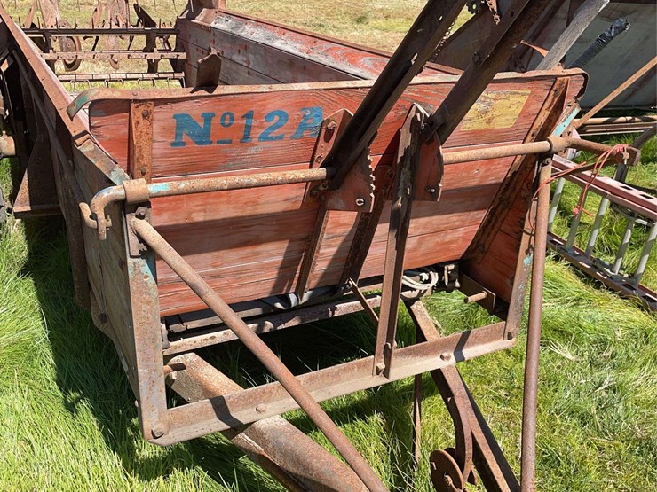 new-idea-manure-spreader-image-36