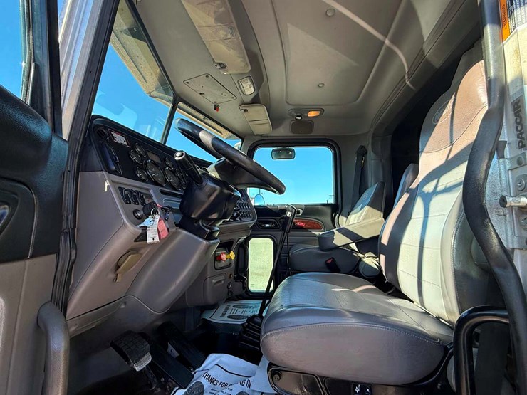 2013-peterbilt-367-image-15