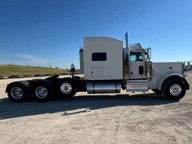 2021-peterbilt-389-image-13
