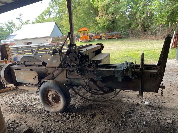 oliver-60-square-baler-image-3