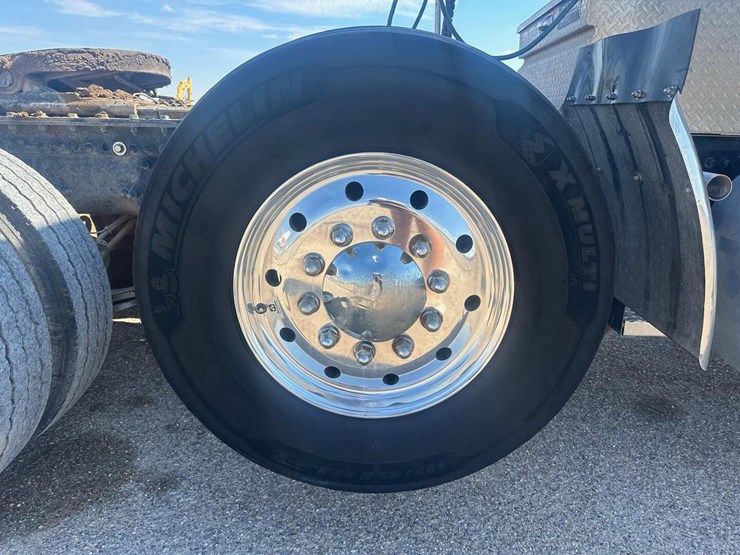 2022-western-star-49x-image-5