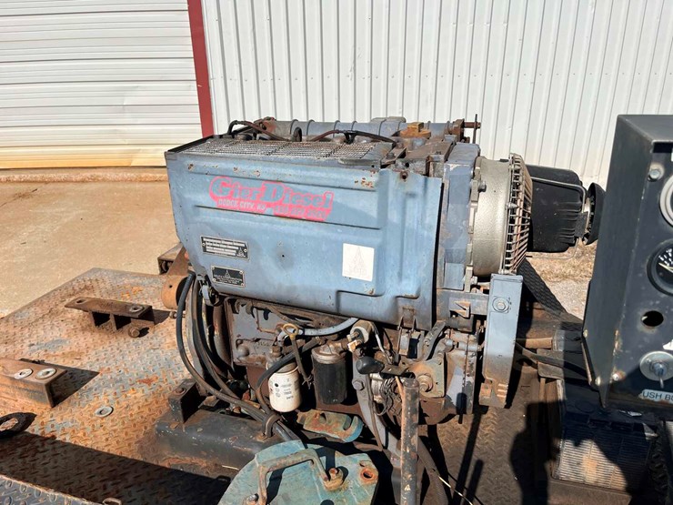 6-foot-utility-trailer-with-motor-image-8