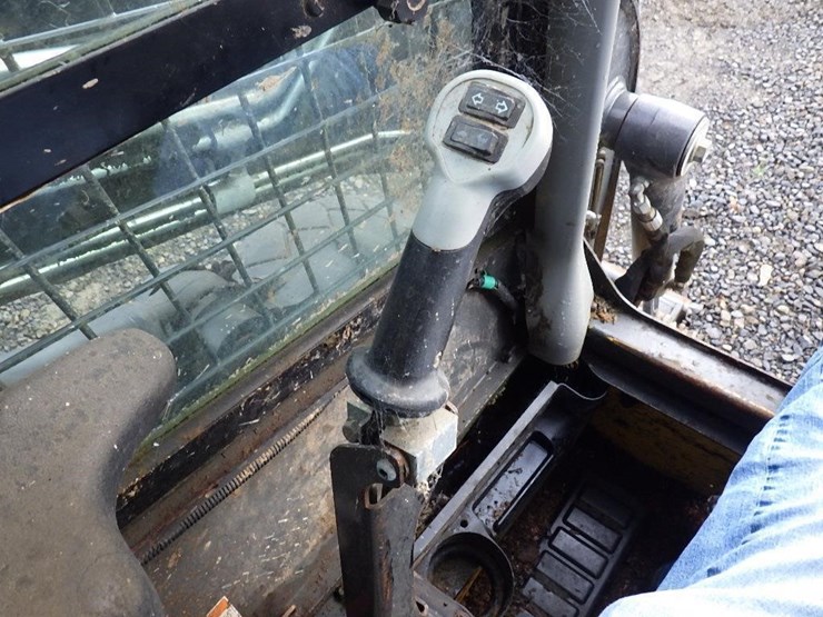 new-holland-l218-image-21