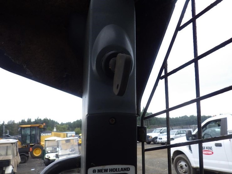 2013-new-holland-l220-image-21
