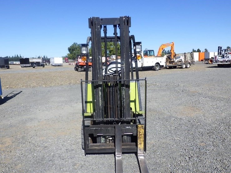 clark-cmp15-forklift-image-8