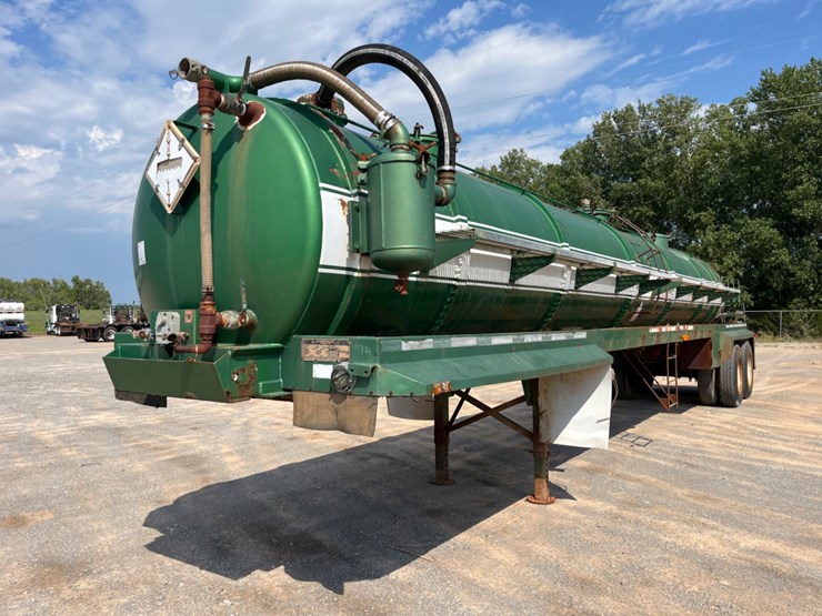 2005-v.e.-enterises-130-bbl-steel-vacuum-trailer-image-1