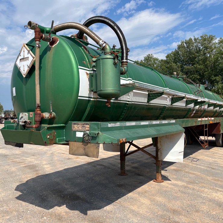 2005 V.E. ENTERISES 130 BBL STEEL VACUUM TRAILER