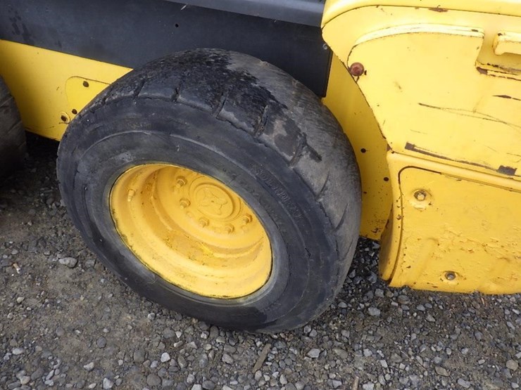 2013-new-holland-l220-image-25